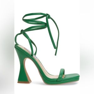 Green size 6 Steve Madden LaFayette Sandal.  New and never worn.